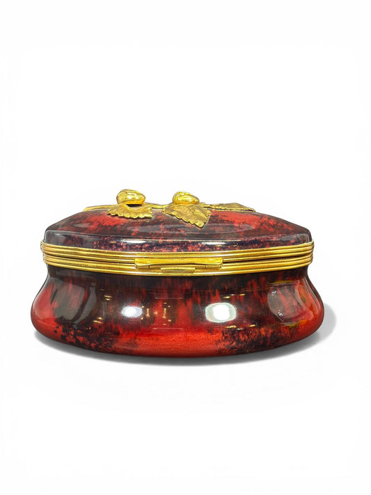 Caixa Art Déco em porcelana com monture em bronze dourado (ormolu)