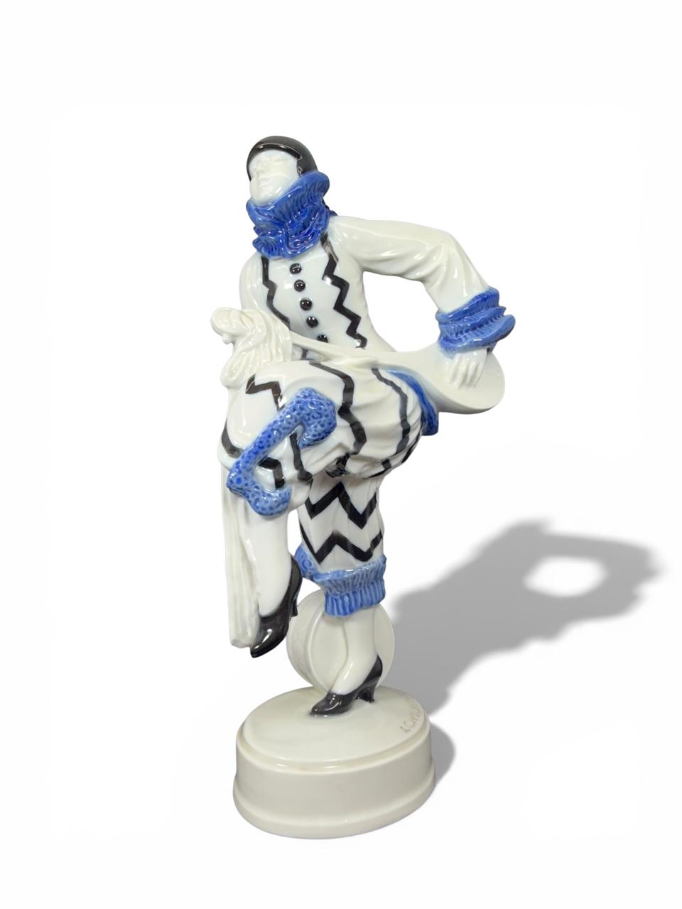 Escultura “Pierrot em Marcha – Happy March”