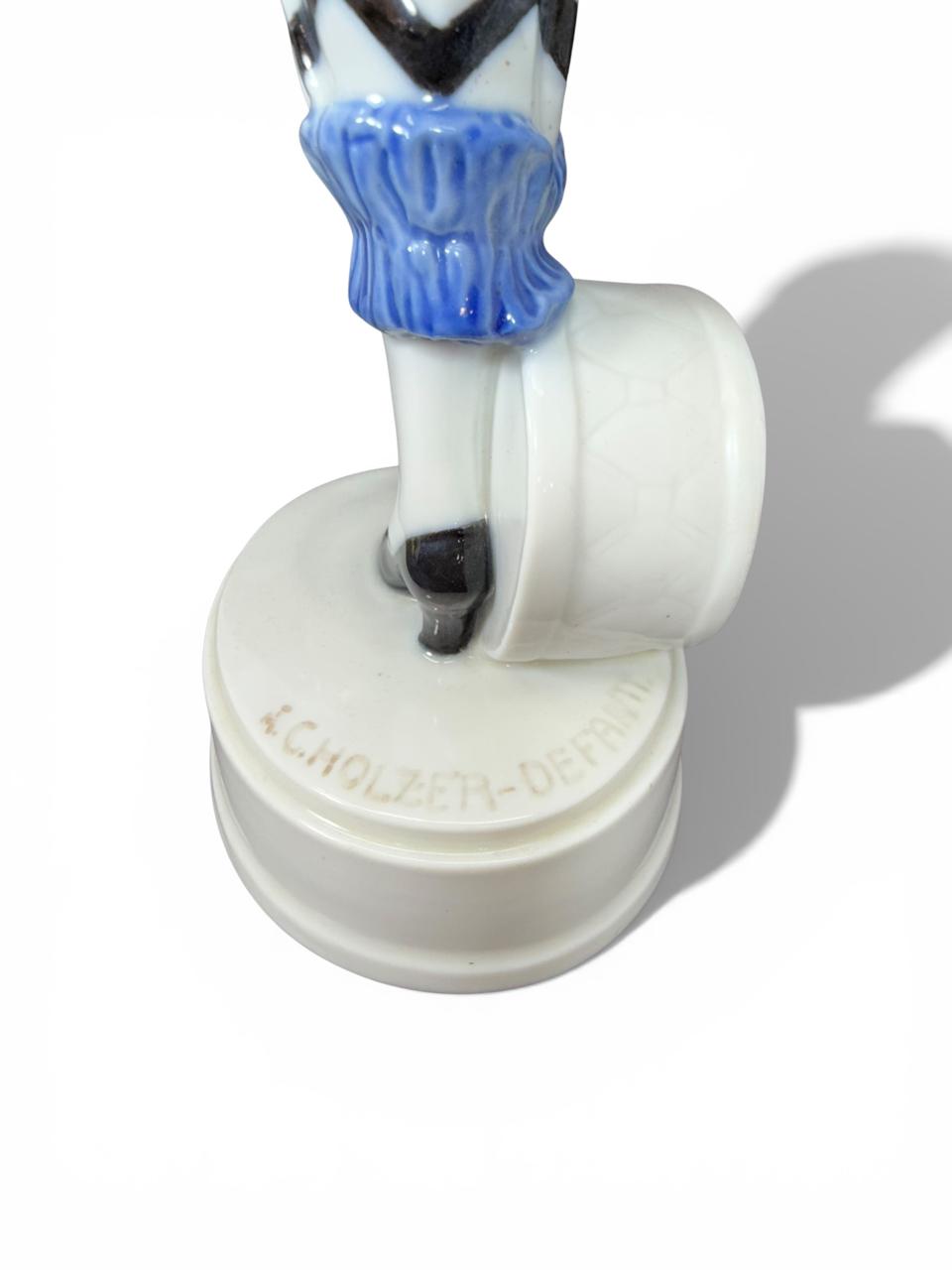 Escultura “Pierrot em Marcha – Happy March”