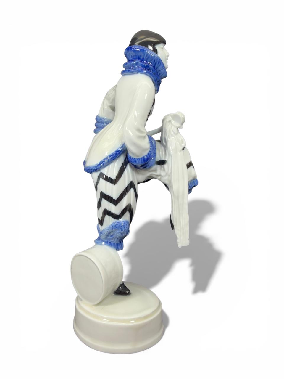 Escultura “Pierrot em Marcha – Happy March”