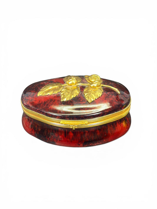 Caixa Art Déco em porcelana com monture em bronze dourado (ormolu)