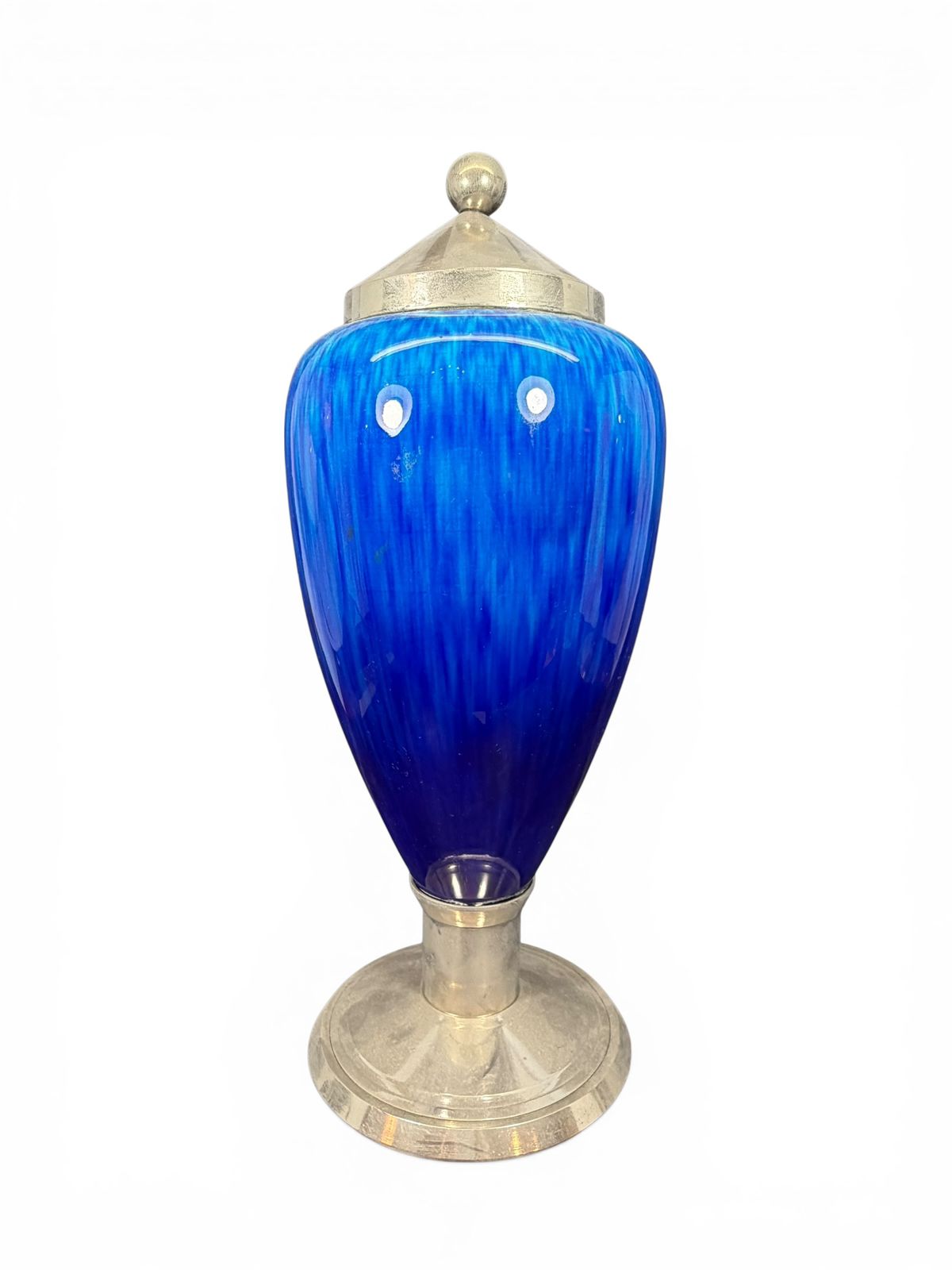 Par de vasos Art Déco em cerâmica esmaltada com montagens metálicas