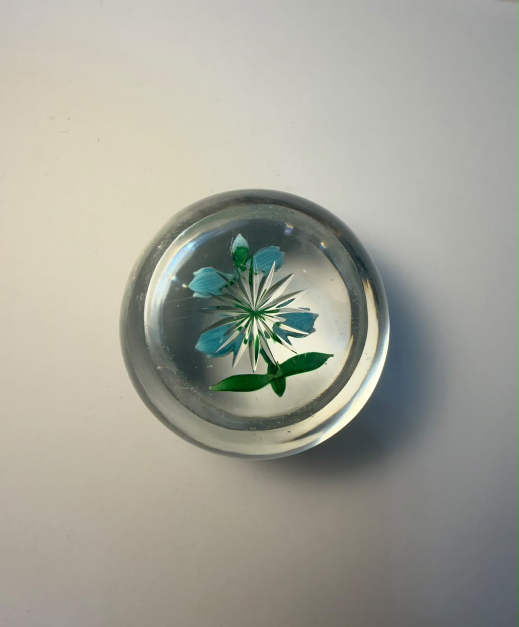 Peso de Papel Baccarat Clematis Azul, França, c. 1850